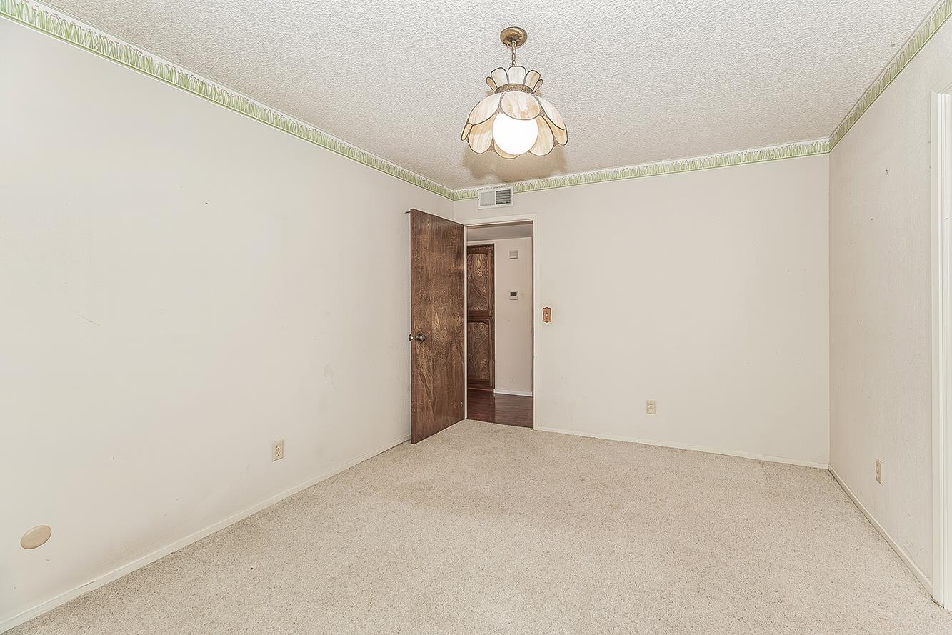 2094 Fairmont Ave, Clovis, CA 93611