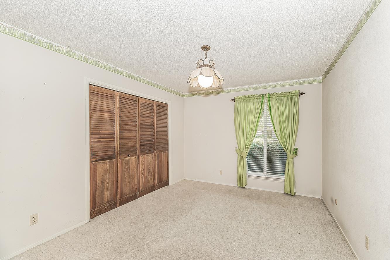 2094 Fairmont Ave, Clovis, CA 93611