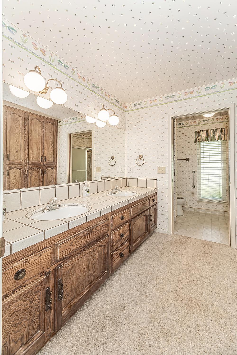 2094 Fairmont Ave, Clovis, CA 93611