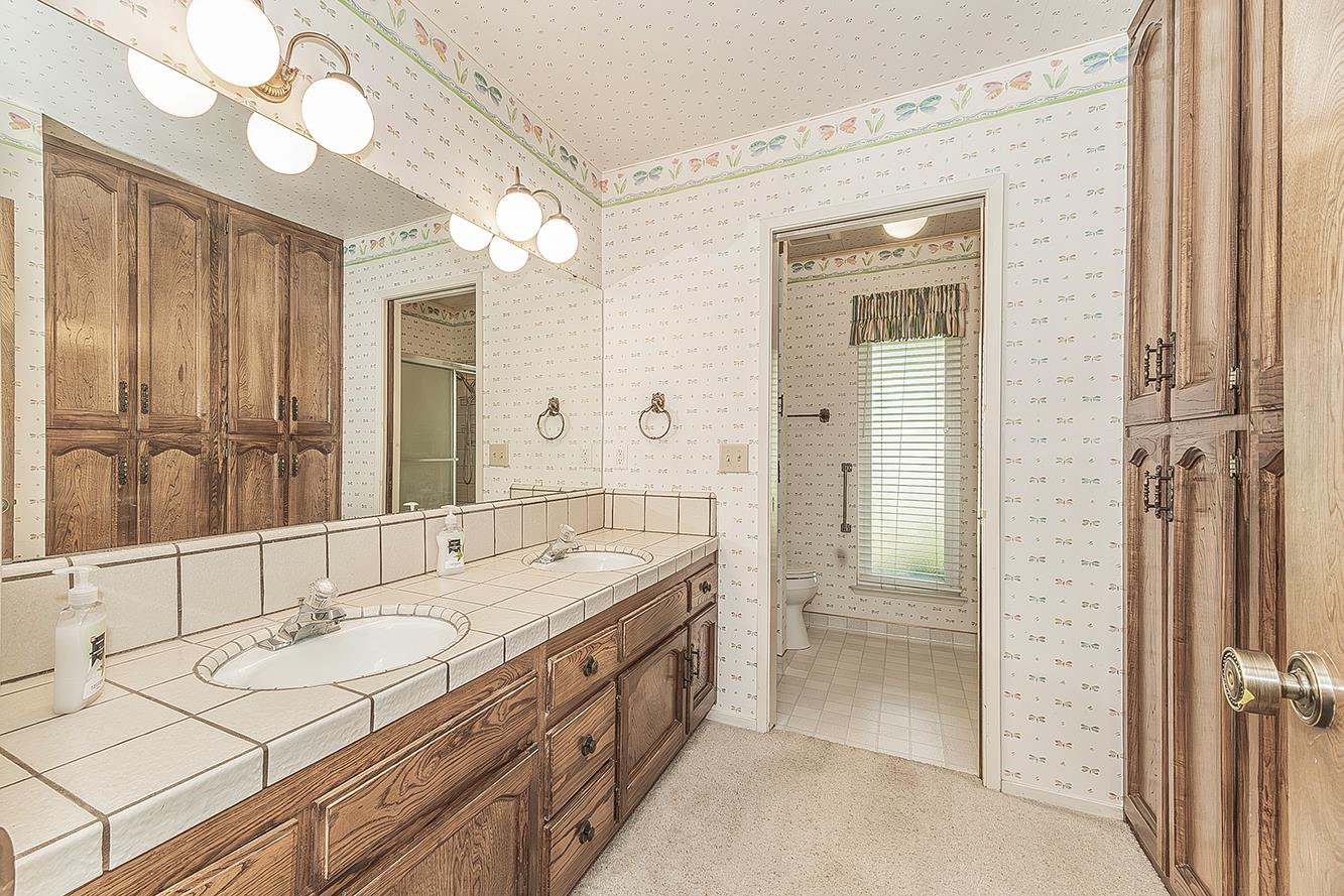 2094 Fairmont Ave, Clovis, CA 93611