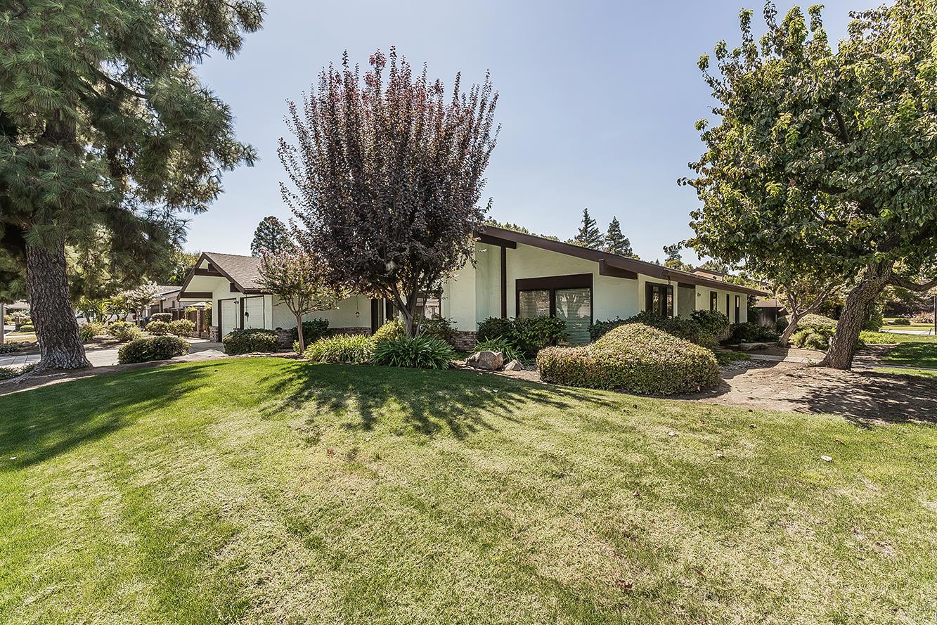 2094 Fairmont Ave, Clovis, CA 93611