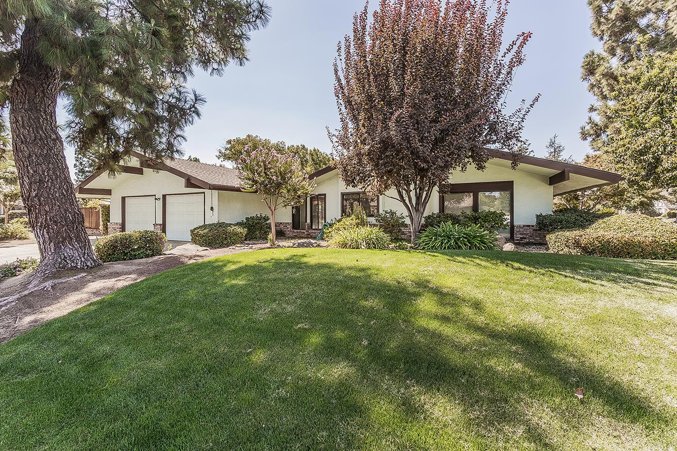 2094 Fairmont Ave, Clovis, CA 93611