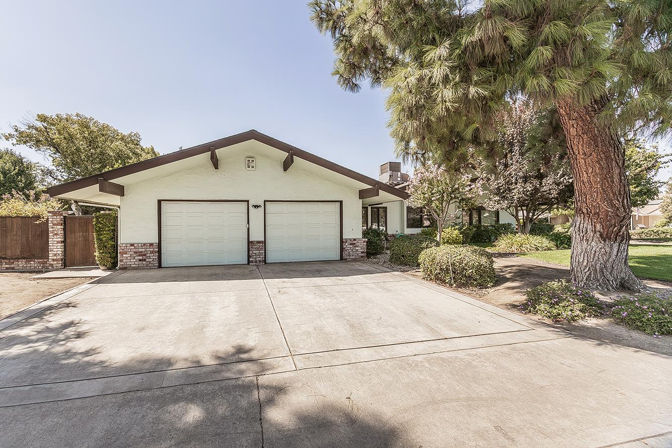 2094 Fairmont Ave, Clovis, CA 93611