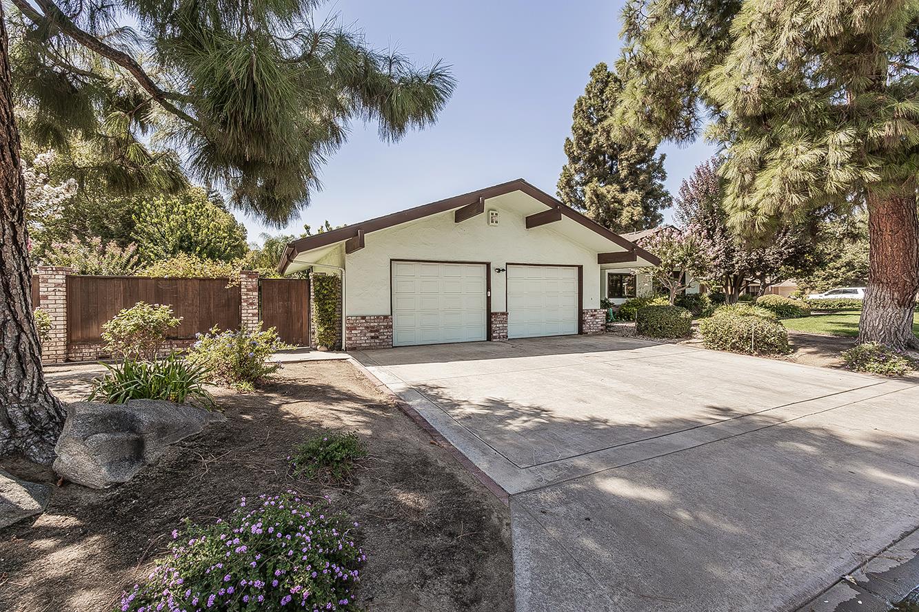2094 Fairmont Ave, Clovis, CA 93611