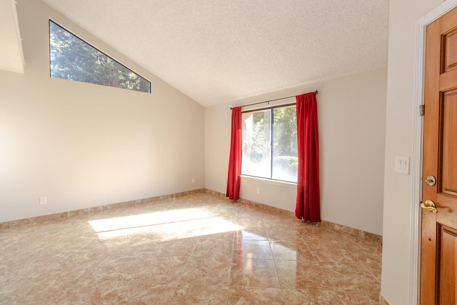 6365 N Carica Ave, Fresno, CA 93722