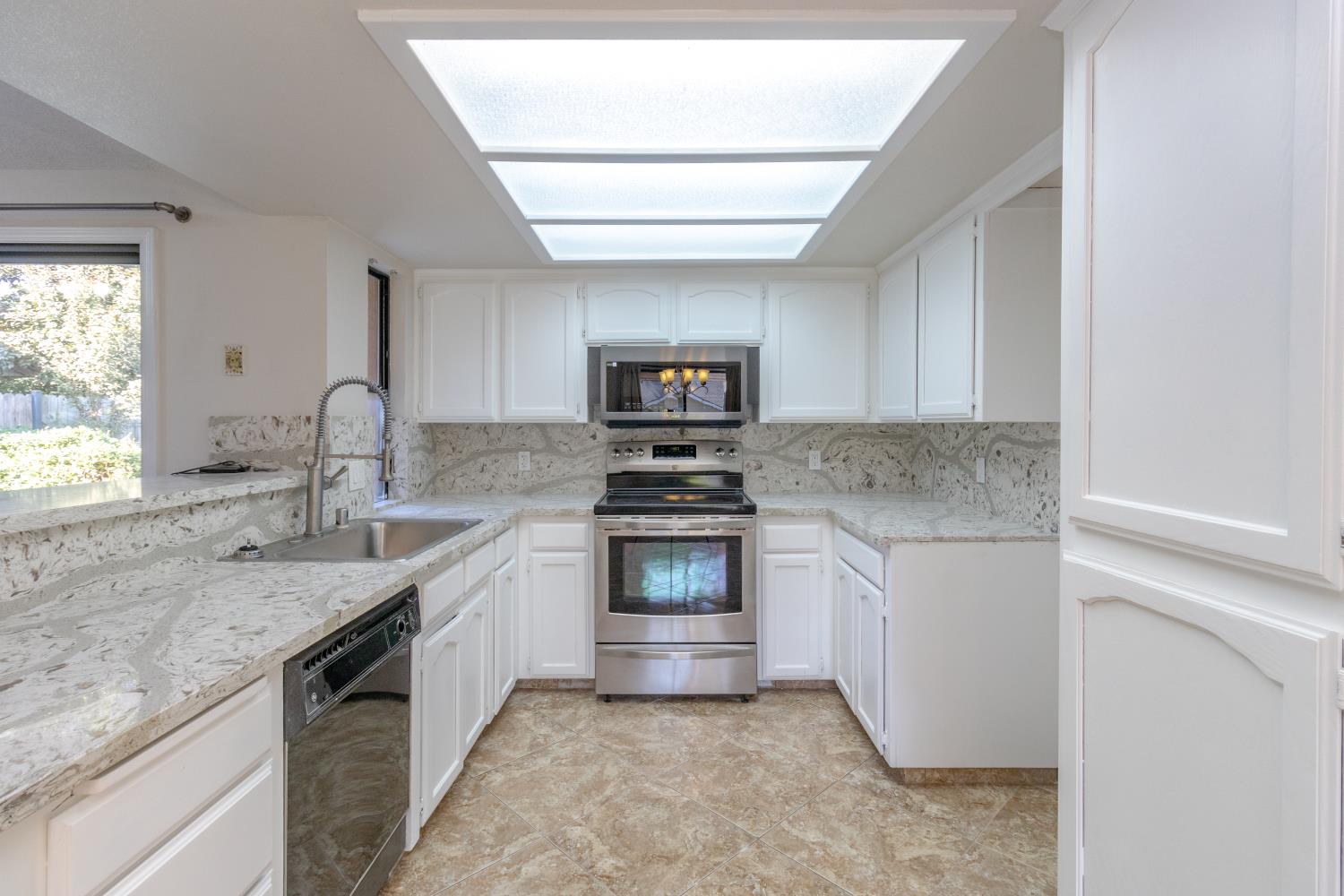 6365 N Carica Ave, Fresno, CA 93722