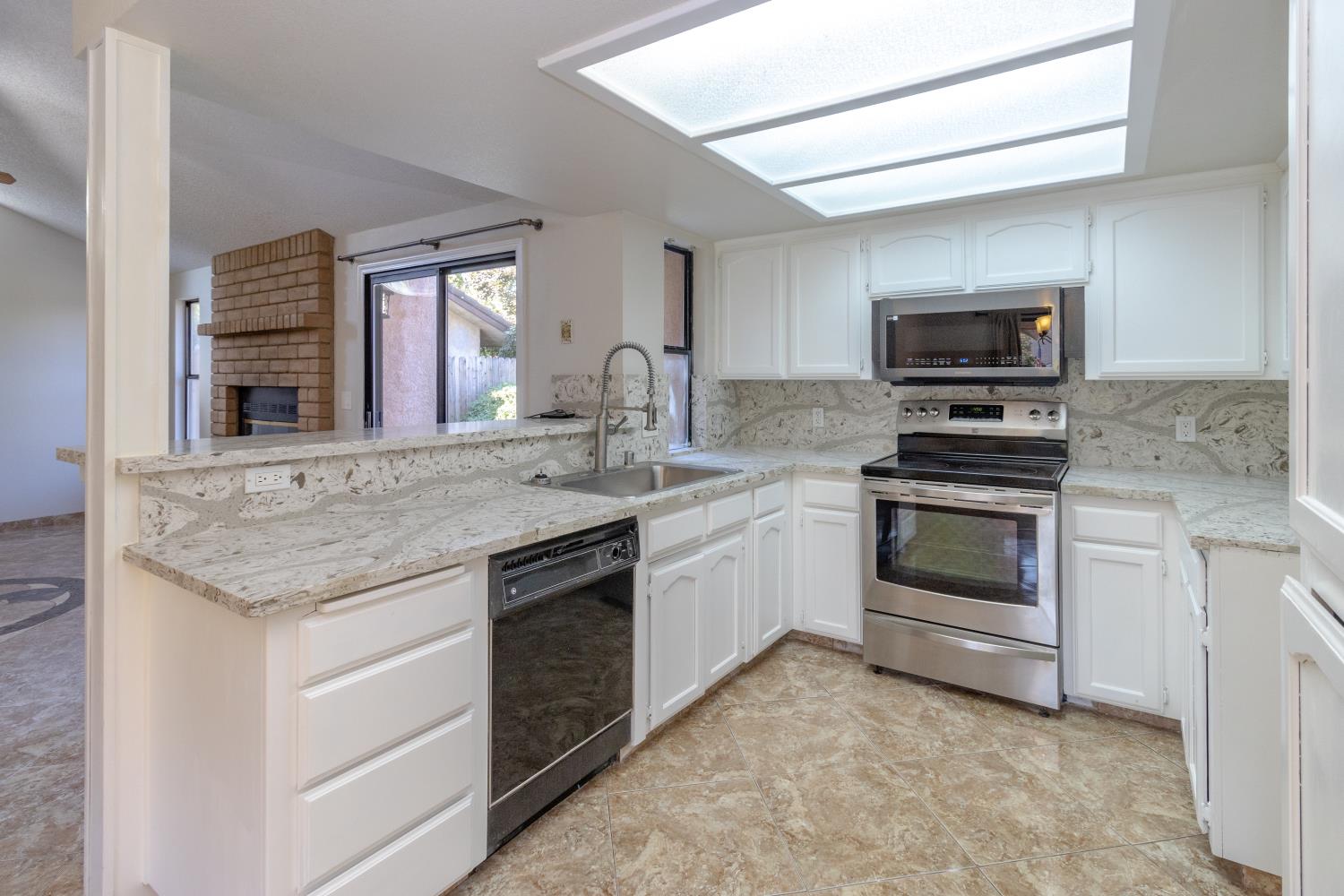 6365 N Carica Ave, Fresno, CA 93722