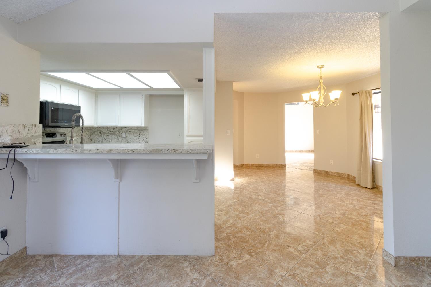 6365 N Carica Ave, Fresno, CA 93722