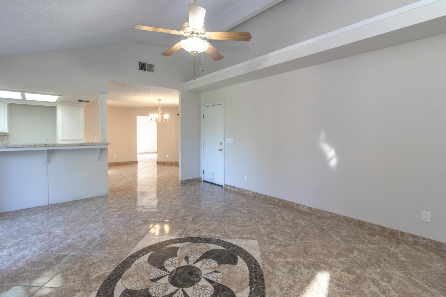 6365 N Carica Ave, Fresno, CA 93722