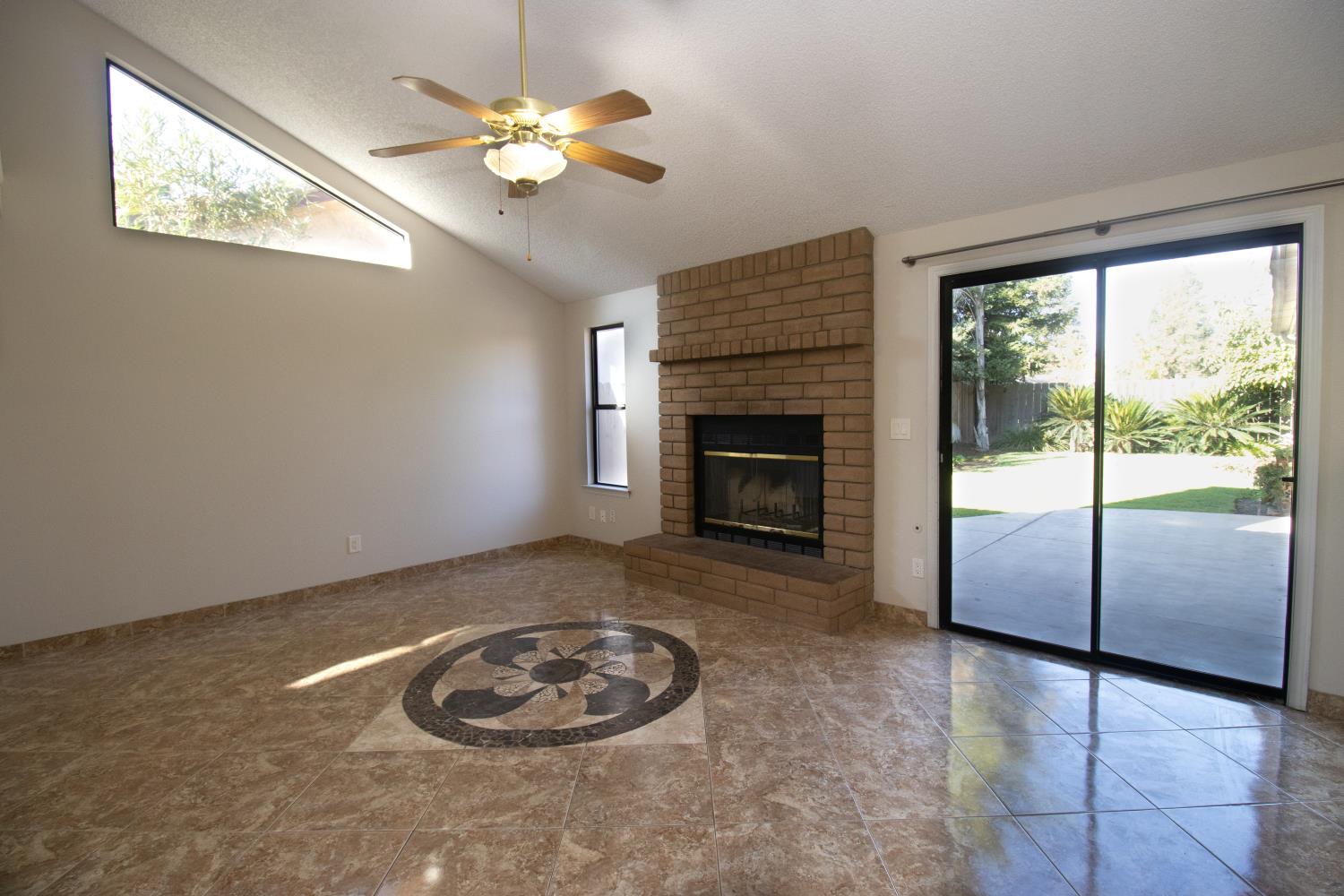 6365 N Carica Ave, Fresno, CA 93722
