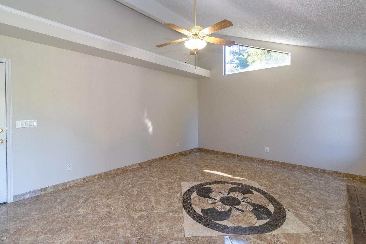 6365 N Carica Ave, Fresno, CA 93722