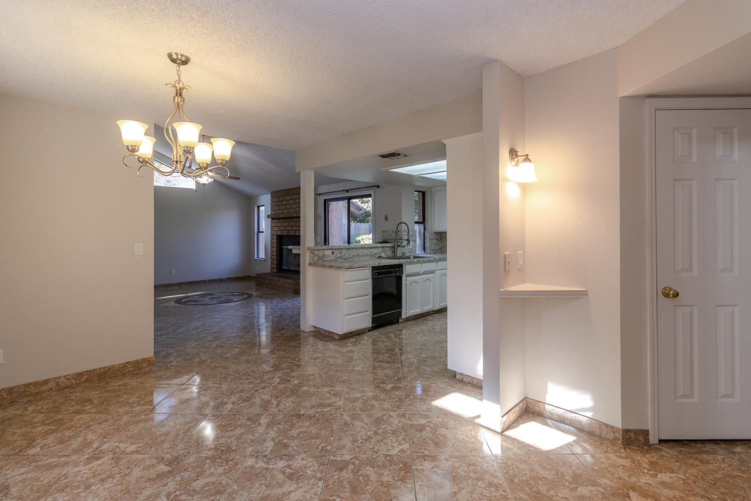 6365 N Carica Ave, Fresno, CA 93722
