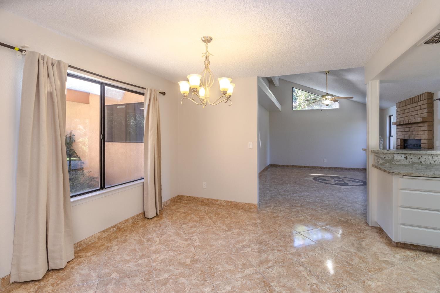 6365 N Carica Ave, Fresno, CA 93722