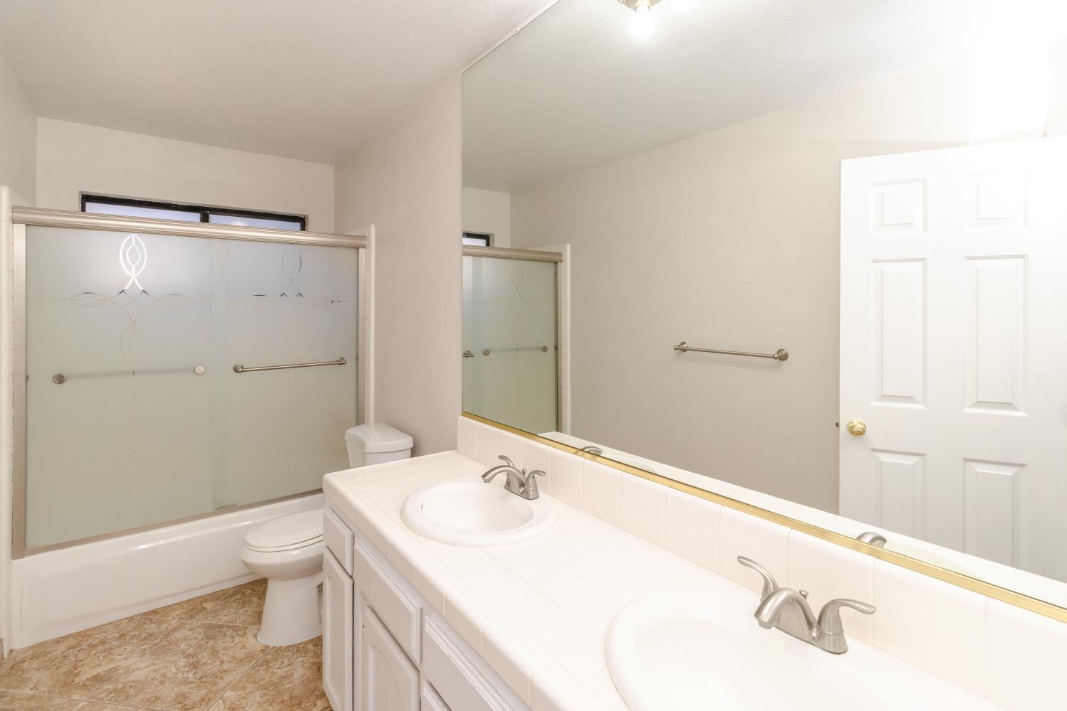 6365 N Carica Ave, Fresno, CA 93722