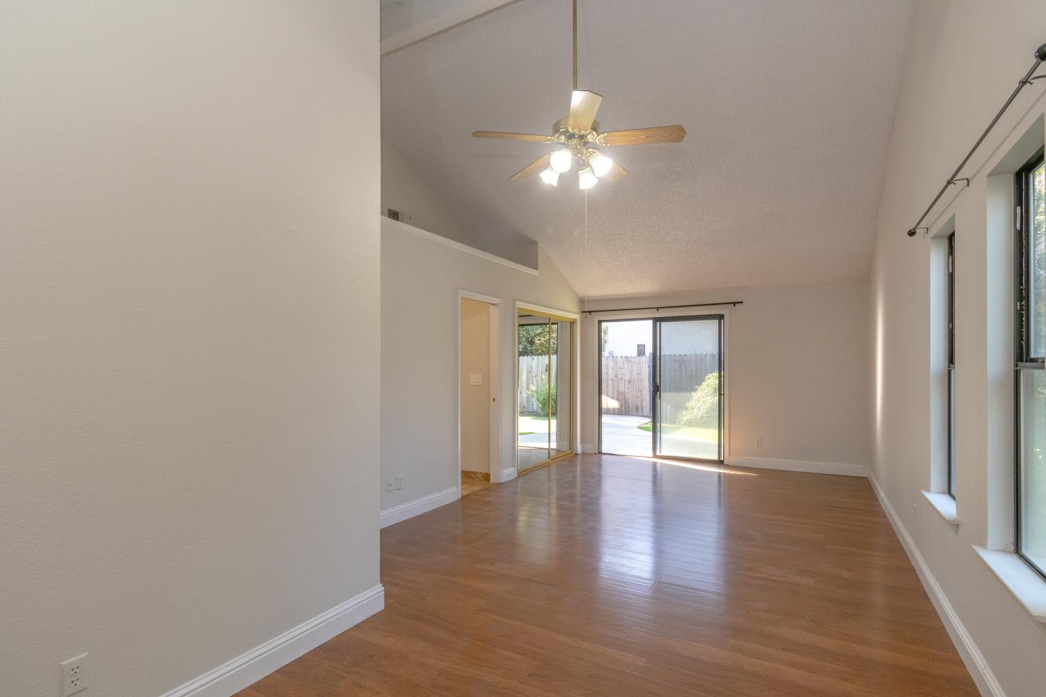 6365 N Carica Ave, Fresno, CA 93722