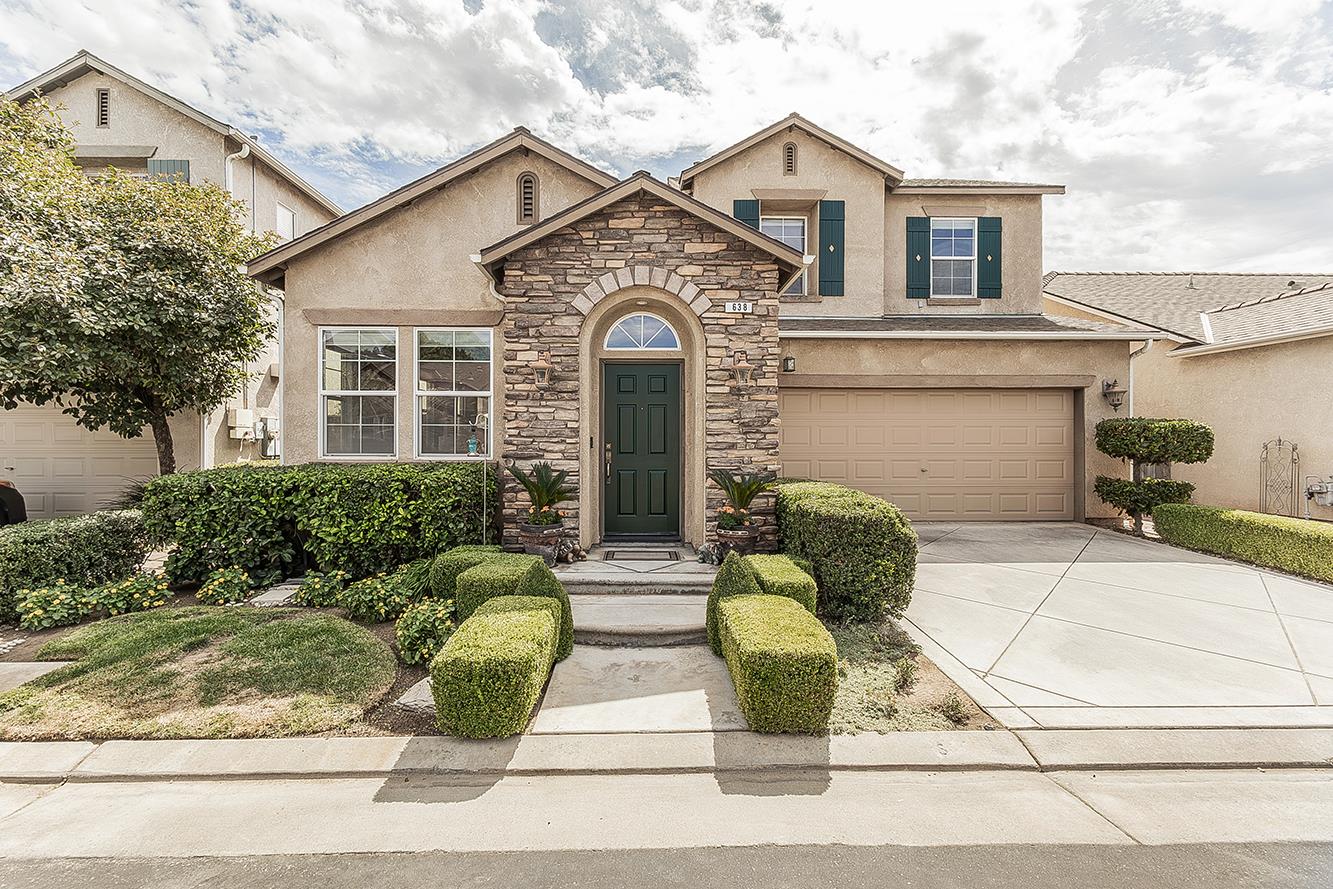 638 W Madrid Ln, Clovis, CA 93619