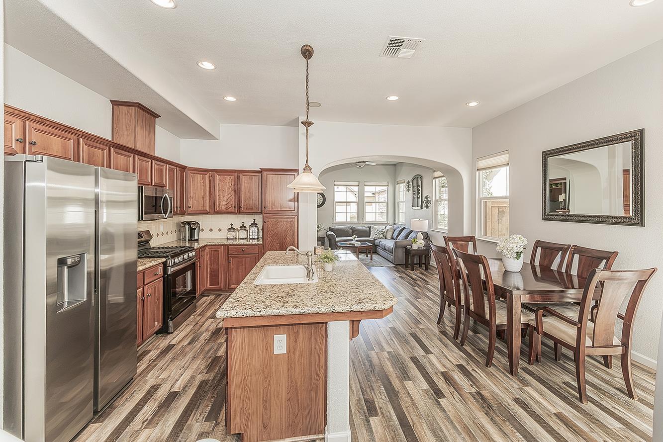 638 W Madrid Ln, Clovis, CA 93619