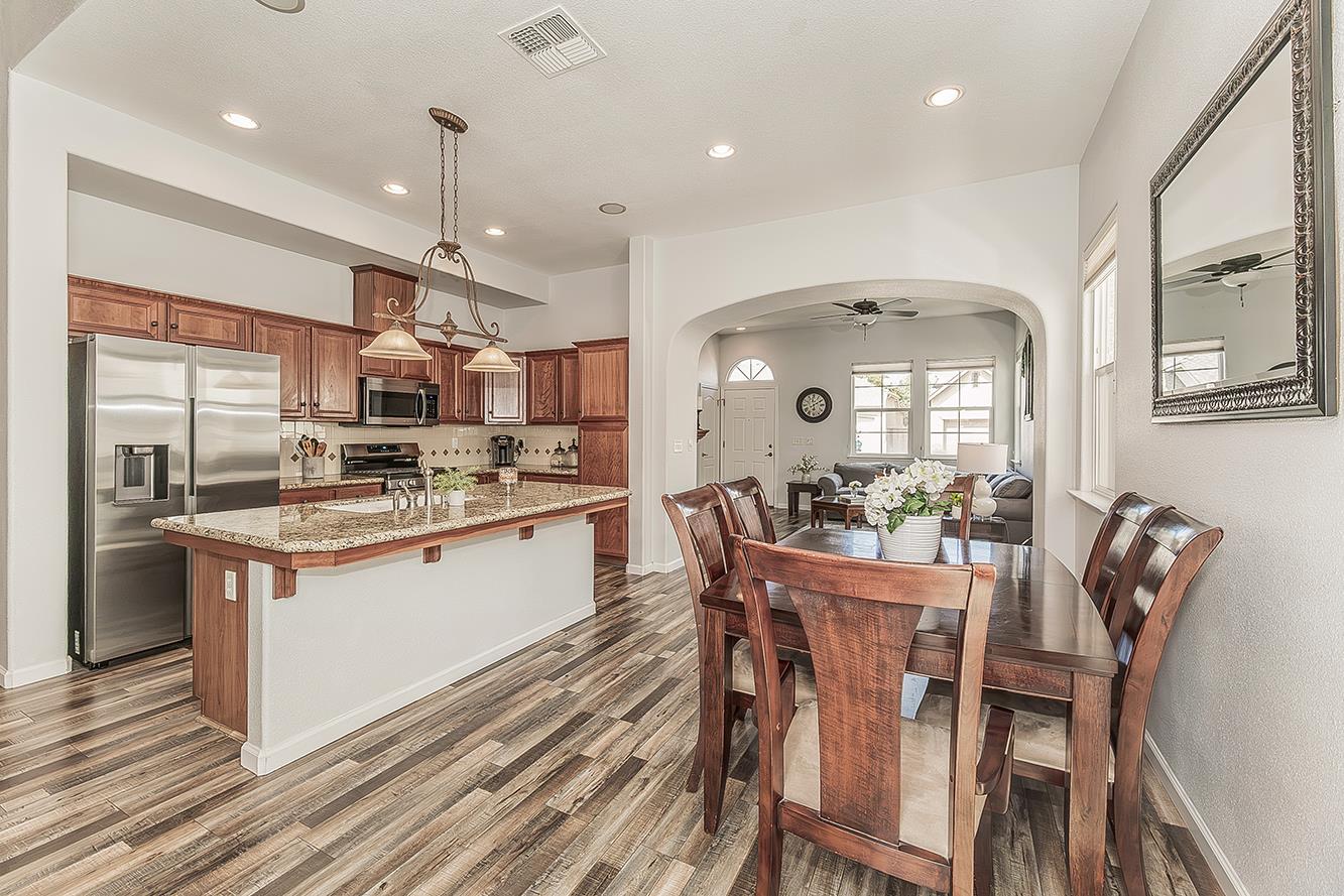 638 W Madrid Ln, Clovis, CA 93619