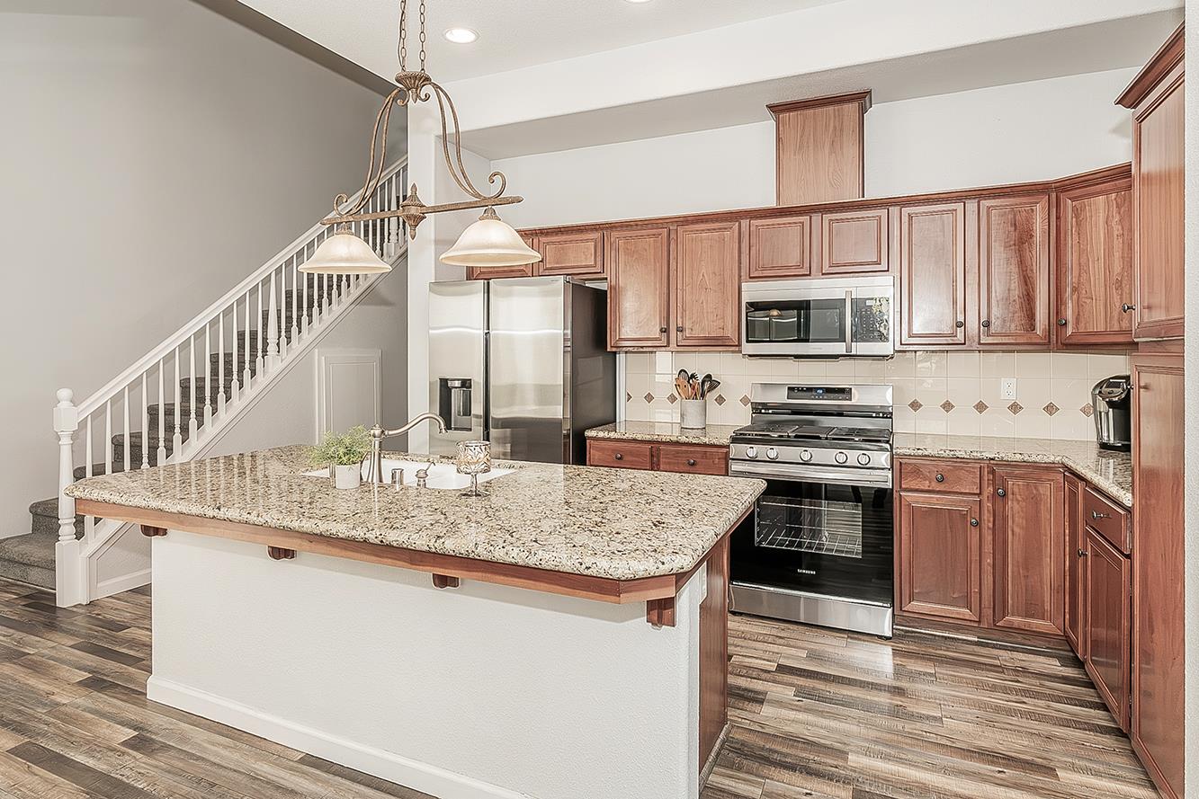 638 W Madrid Ln, Clovis, CA 93619