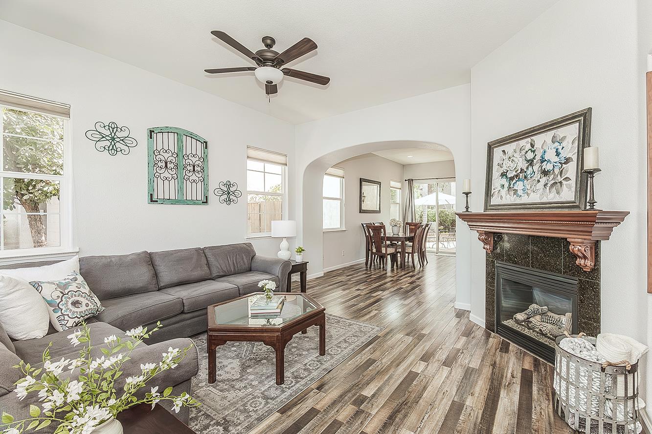 638 W Madrid Ln, Clovis, CA 93619