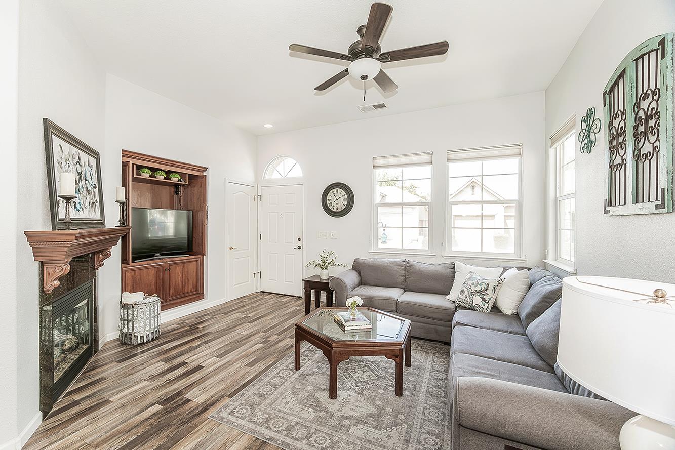 638 W Madrid Ln, Clovis, CA 93619