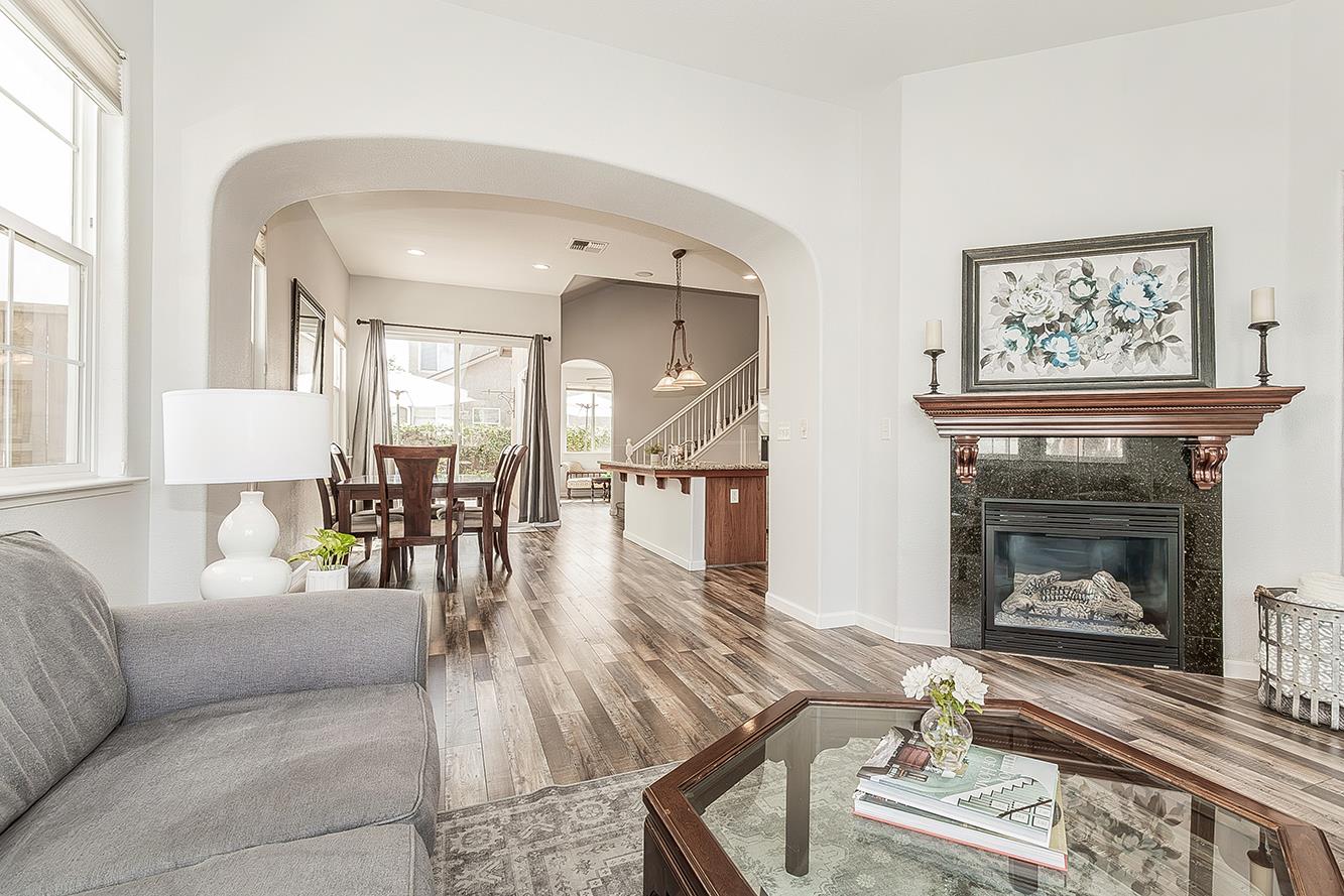 638 W Madrid Ln, Clovis, CA 93619