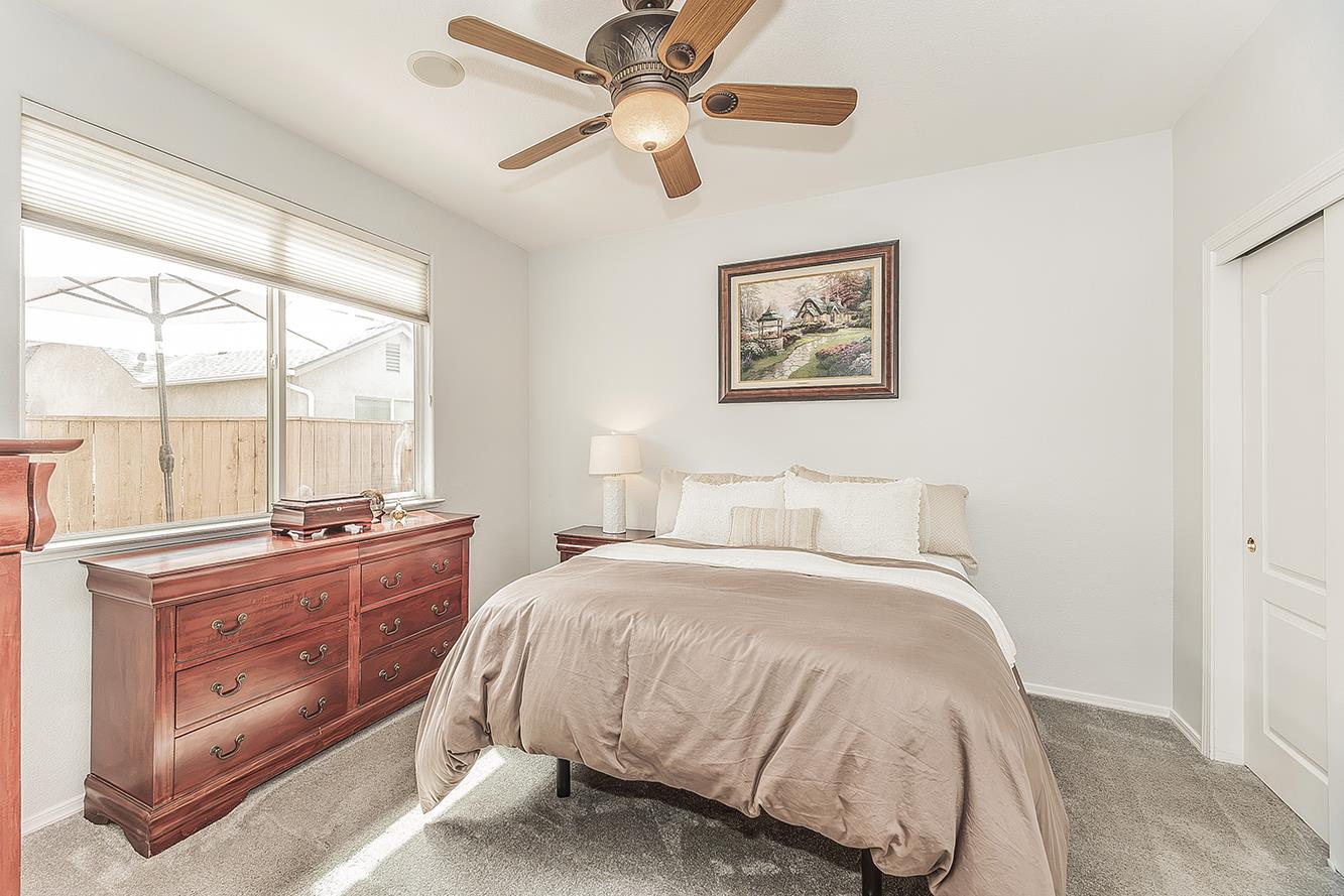 638 W Madrid Ln, Clovis, CA 93619