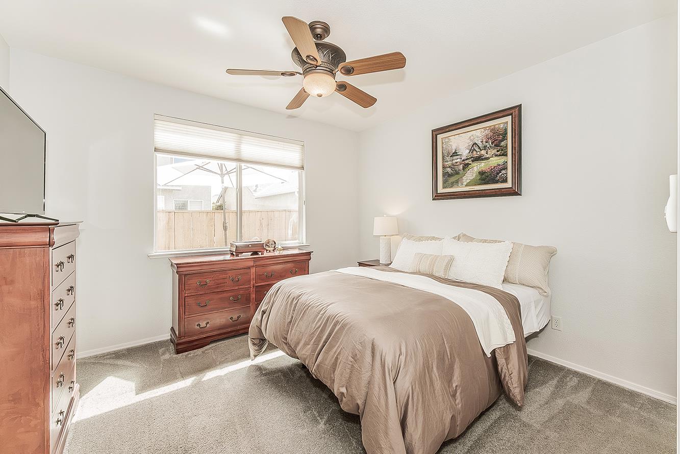 638 W Madrid Ln, Clovis, CA 93619