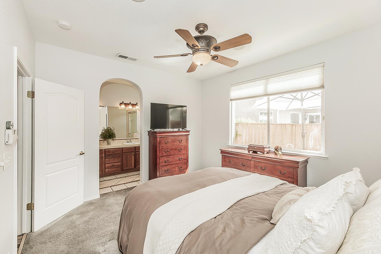 638 W Madrid Ln, Clovis, CA 93619