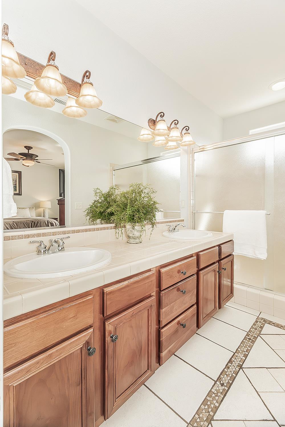 638 W Madrid Ln, Clovis, CA 93619