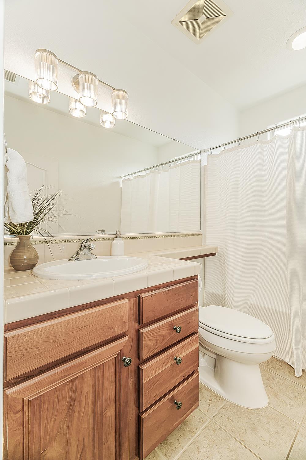 638 W Madrid Ln, Clovis, CA 93619