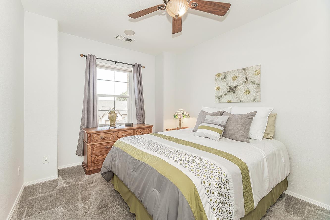 638 W Madrid Ln, Clovis, CA 93619