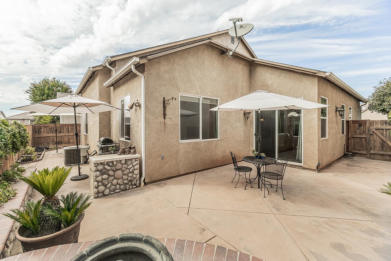 638 W Madrid Ln, Clovis, CA 93619