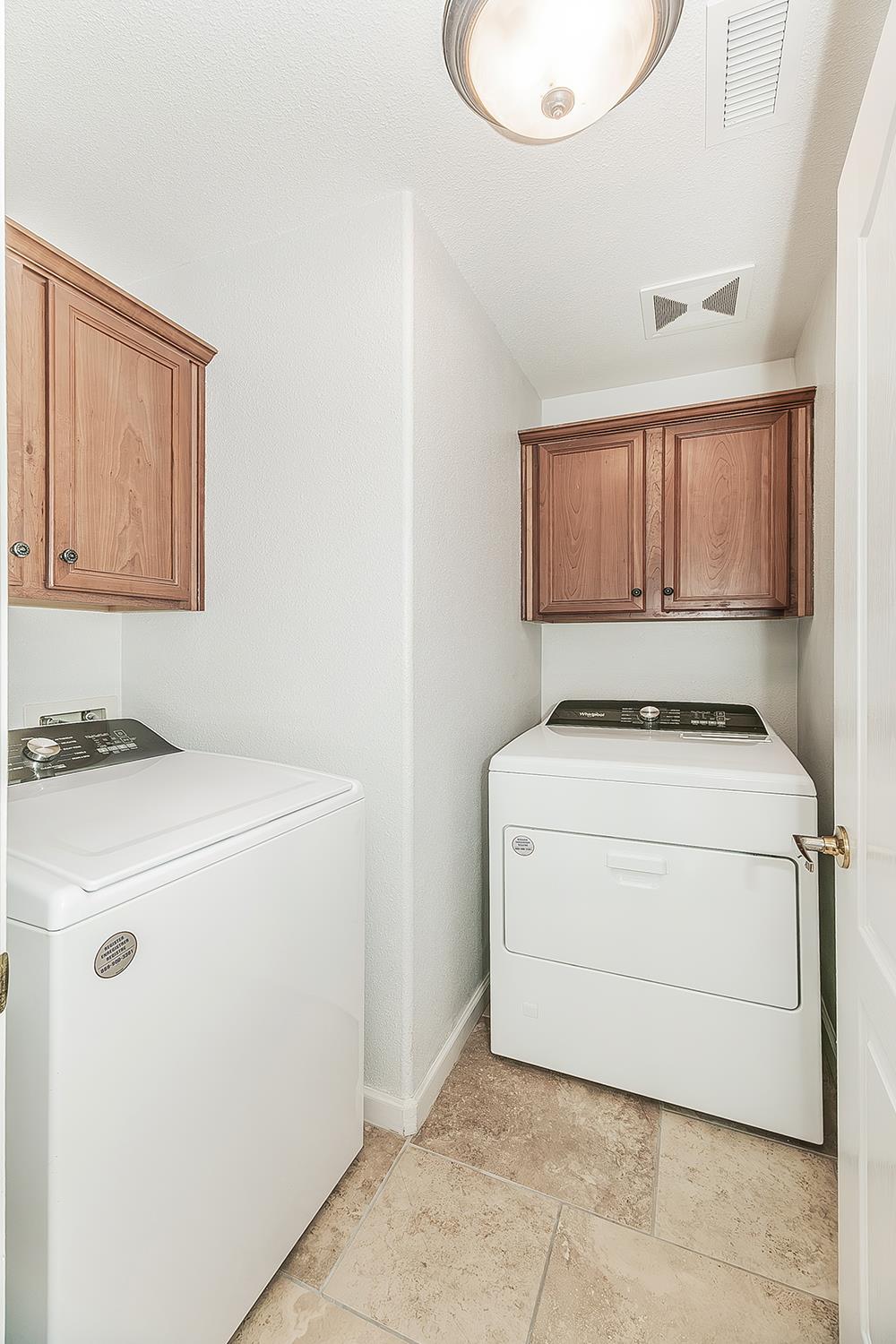 638 W Madrid Ln, Clovis, CA 93619