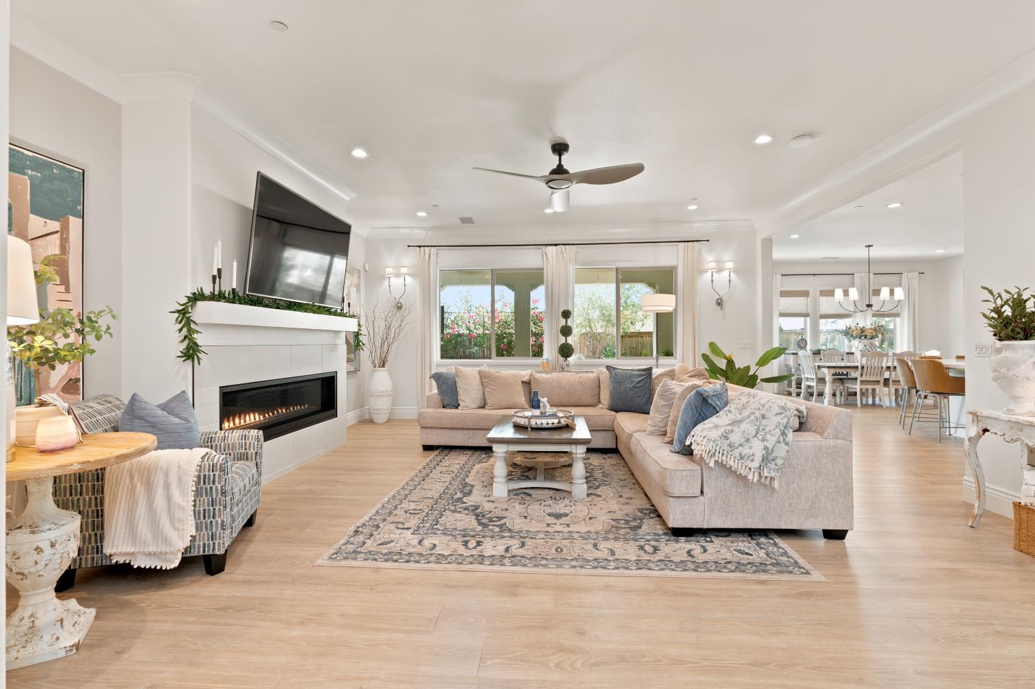 1050 Treasure Hills Dr, Madera, CA 93636