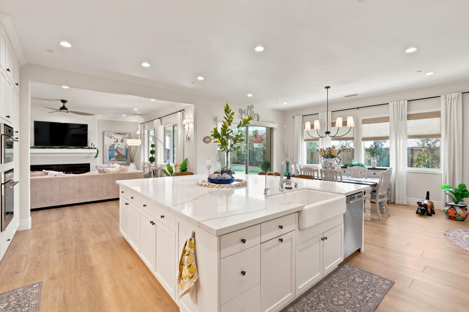 1050 Treasure Hills Dr, Madera, CA 93636