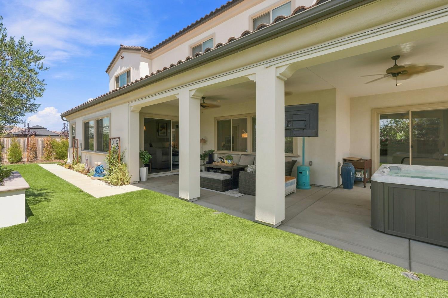 1050 Treasure Hills Dr, Madera, CA 93636