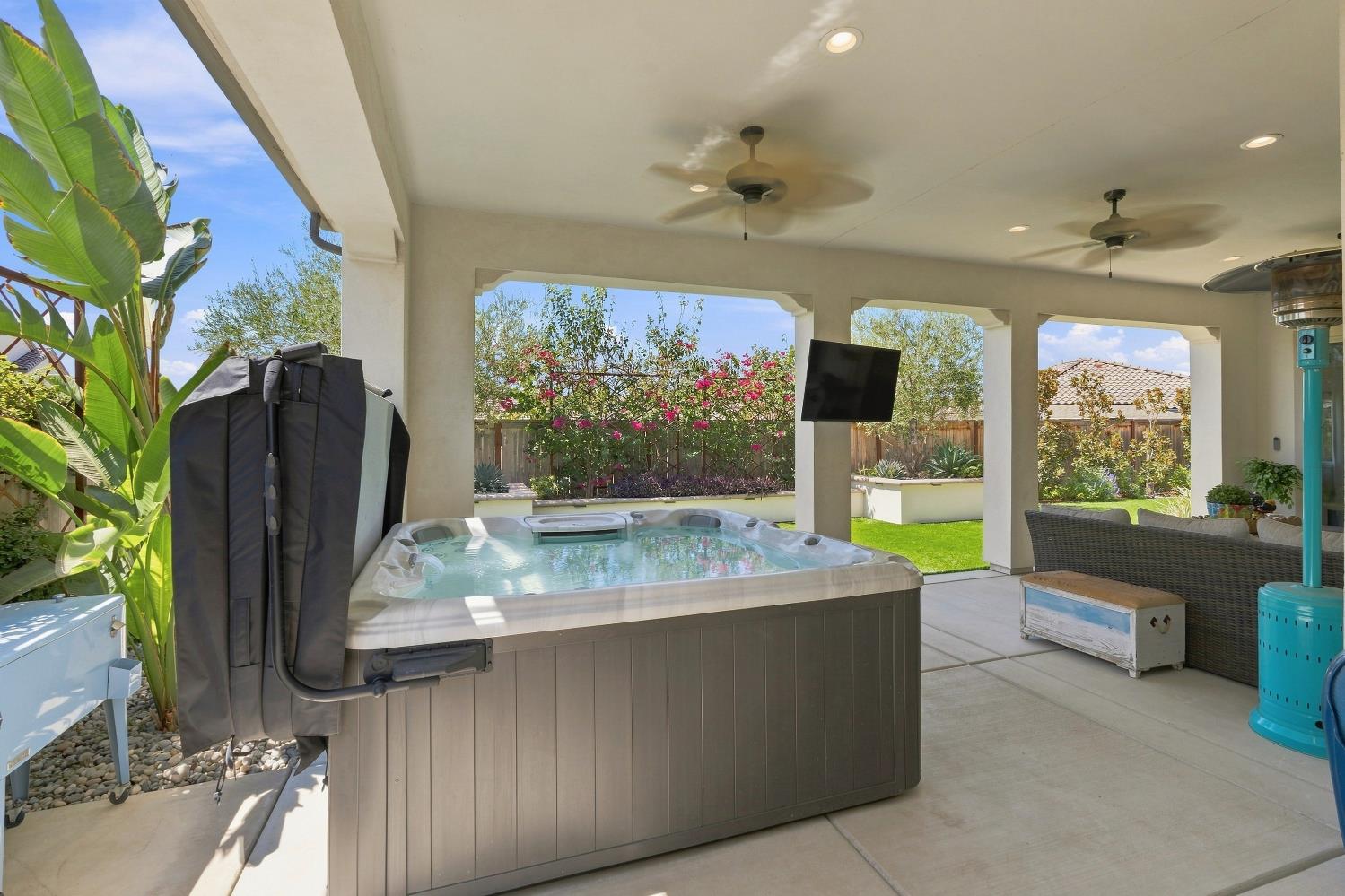 1050 Treasure Hills Dr, Madera, CA 93636