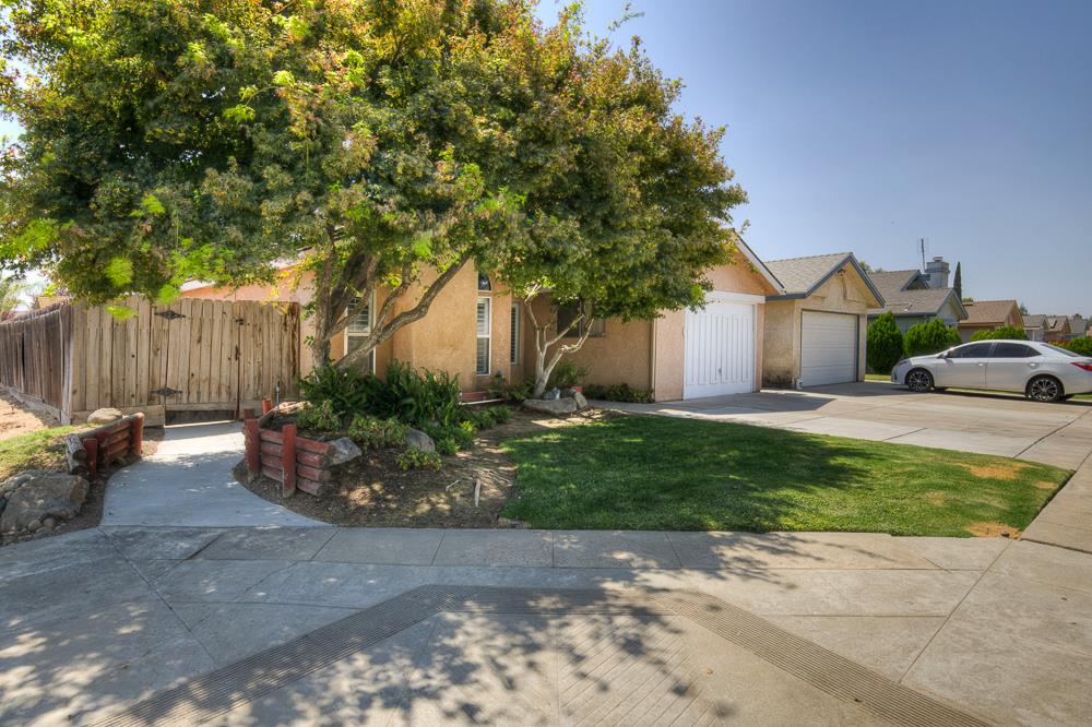 4033 W Princeton Ave, Fresno, CA 93722