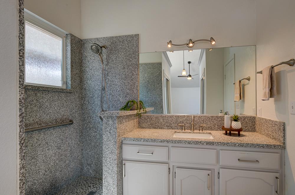 4033 W Princeton Ave, Fresno, CA 93722