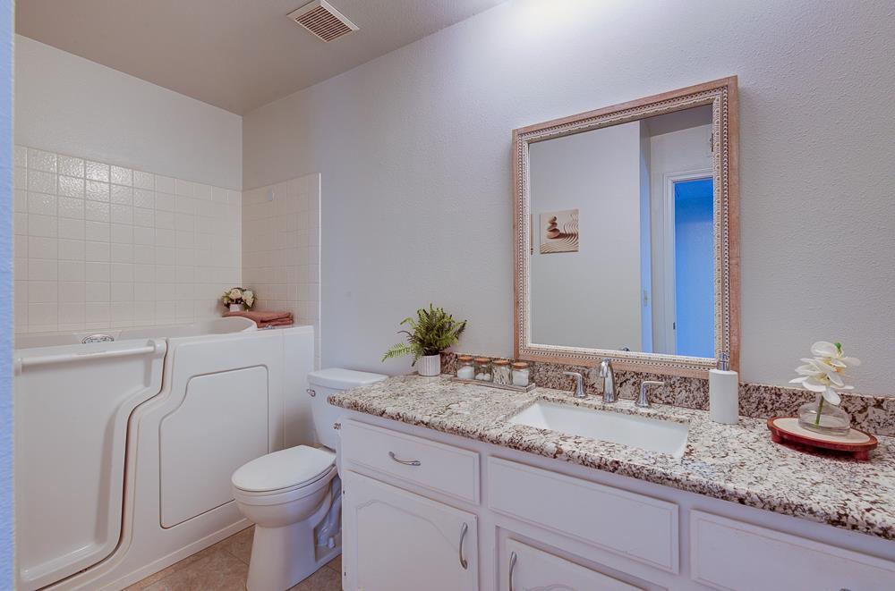 4033 W Princeton Ave, Fresno, CA 93722