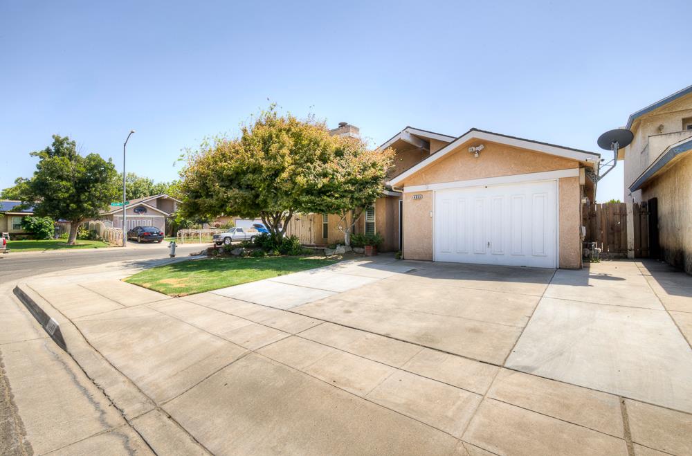 4033 W Princeton Ave, Fresno, CA 93722