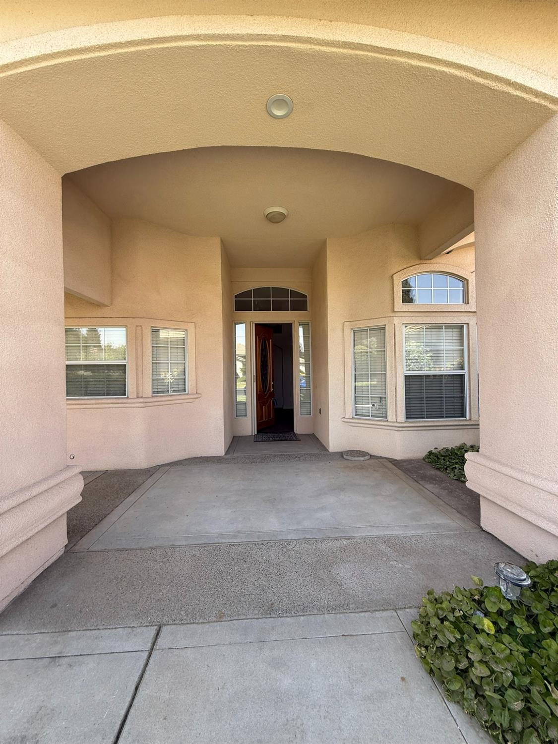 143 West, Madera, CA 93637