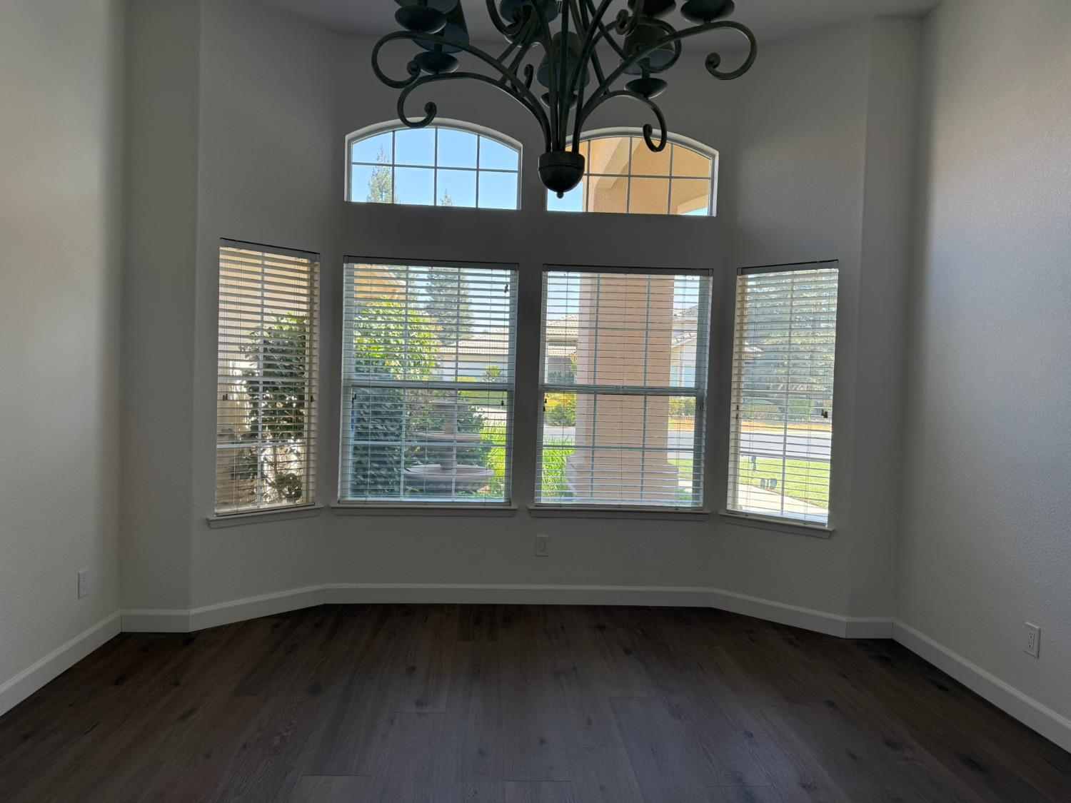 143 West, Madera, CA 93637