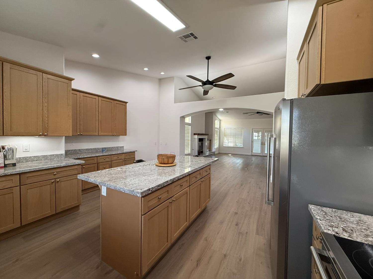 143 West, Madera, CA 93637