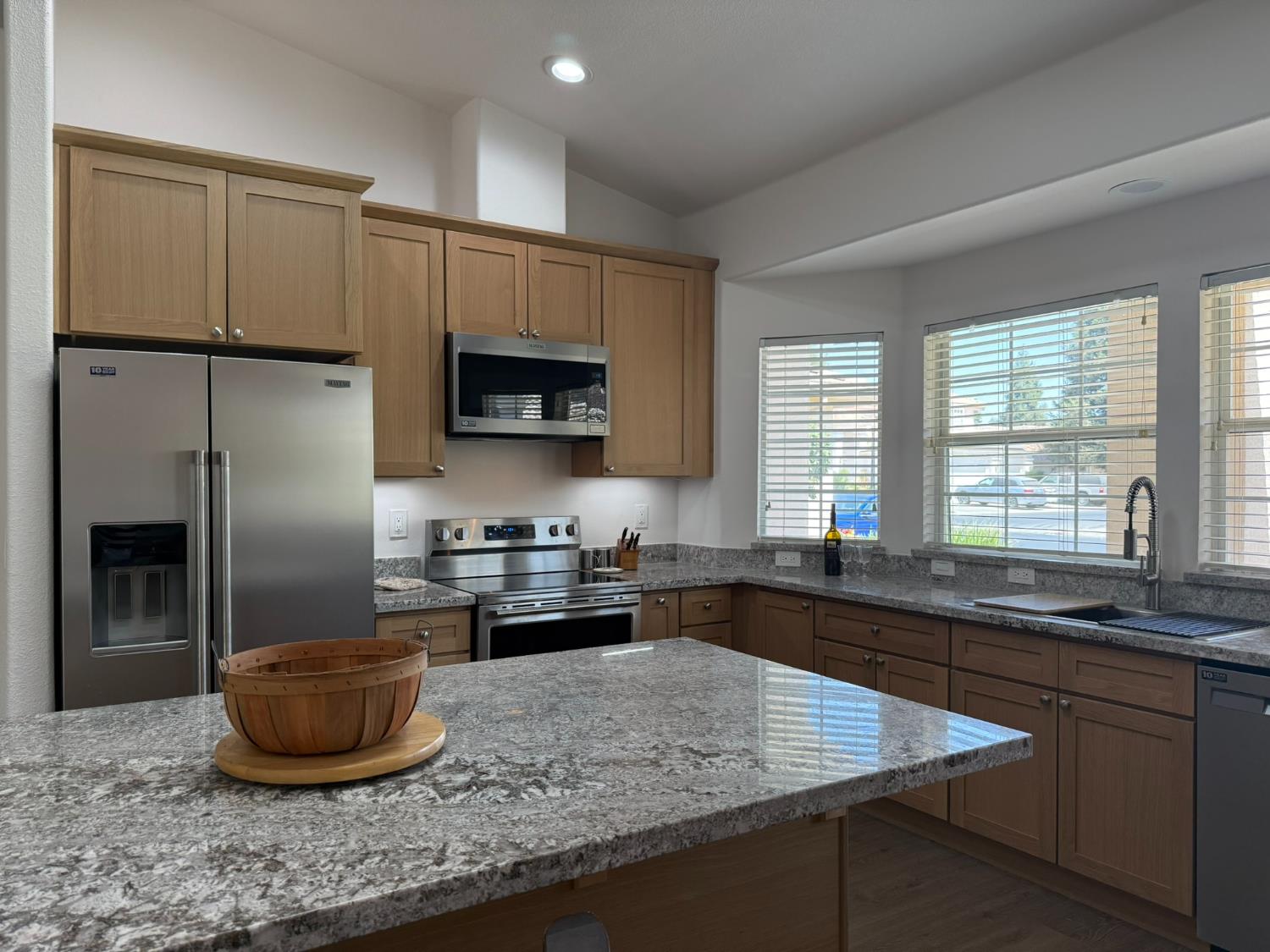 143 West, Madera, CA 93637