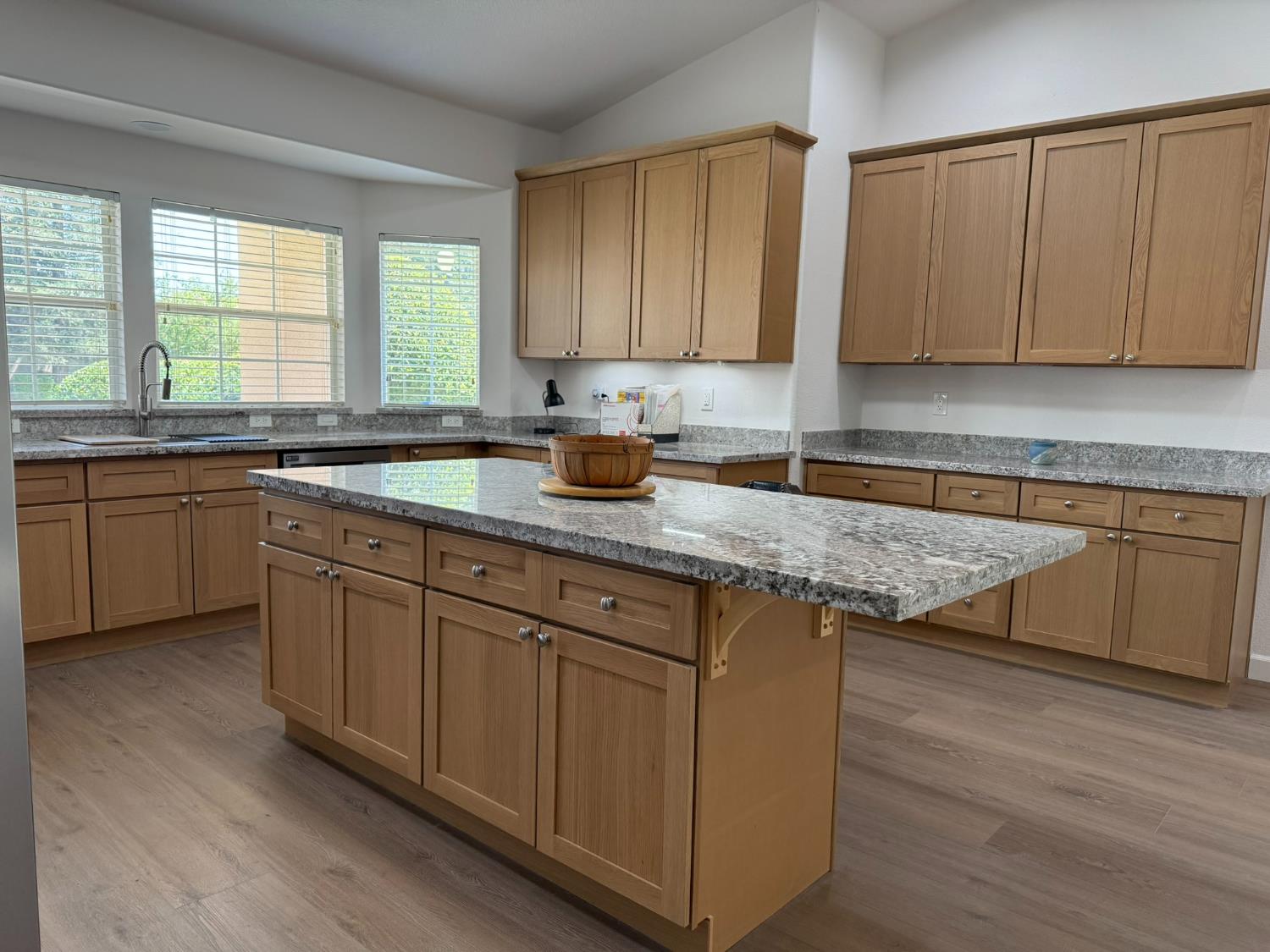 143 West, Madera, CA 93637