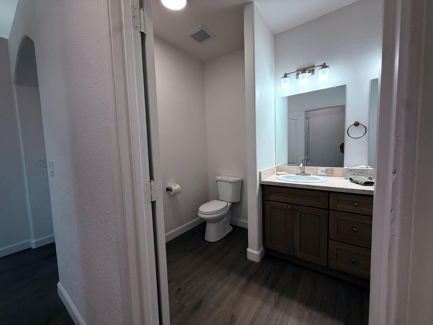 143 West, Madera, CA 93637