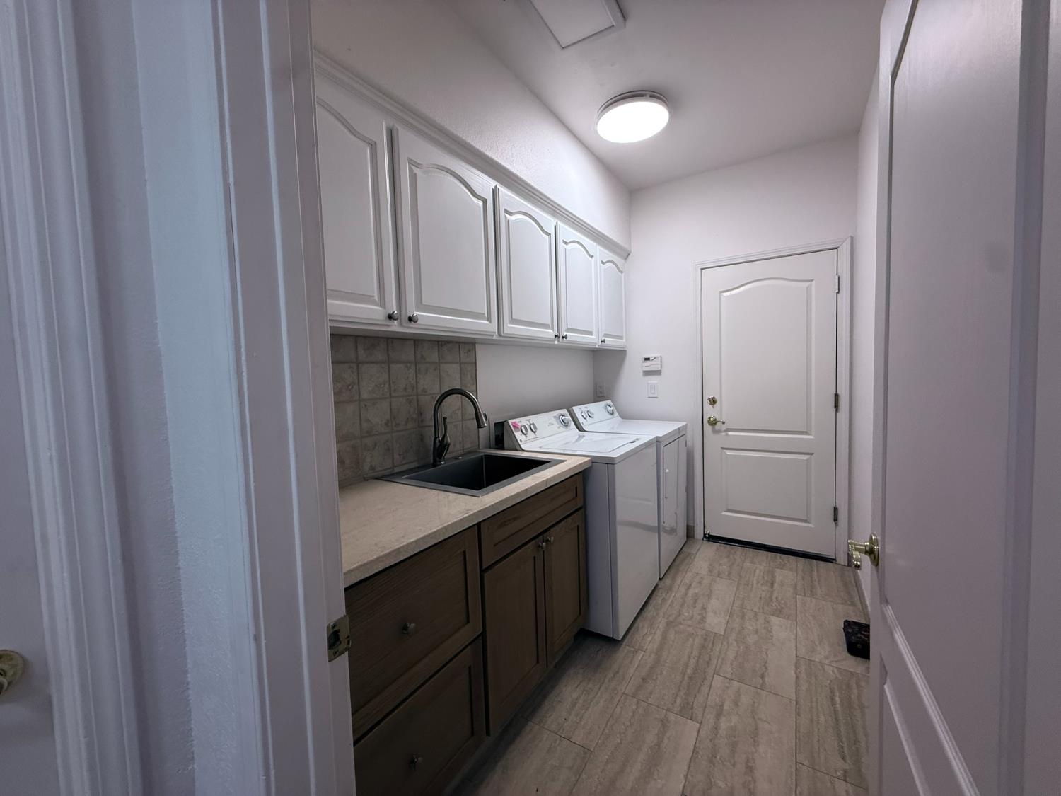 143 West, Madera, CA 93637