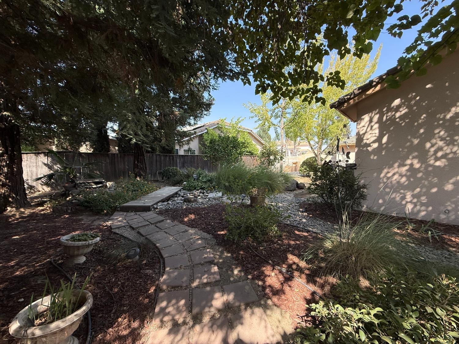 143 West, Madera, CA 93637